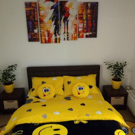 Positive Smile Studio Apartment In The Colorful Comfort Town Residental Complex. Kt-06. Киев Экстерьер фото